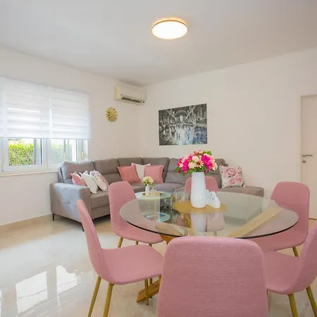 Luxury Vibrass Гостевой дом 3*