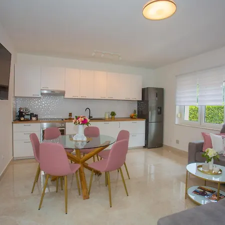 Luxury Vibrass بيت ضيافة 3*