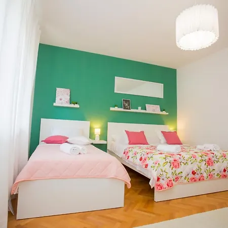 بيت ضيافة Luxury Vibrass سبليت