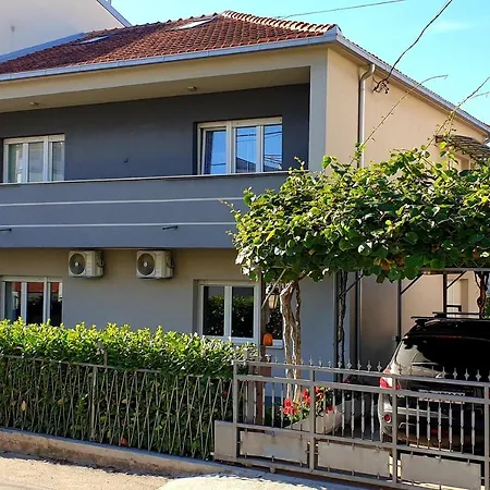 بيت ضيافة Luxury Vibrass سبليت